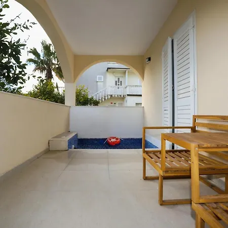 Ana Jacuzzi Hvar Appartement